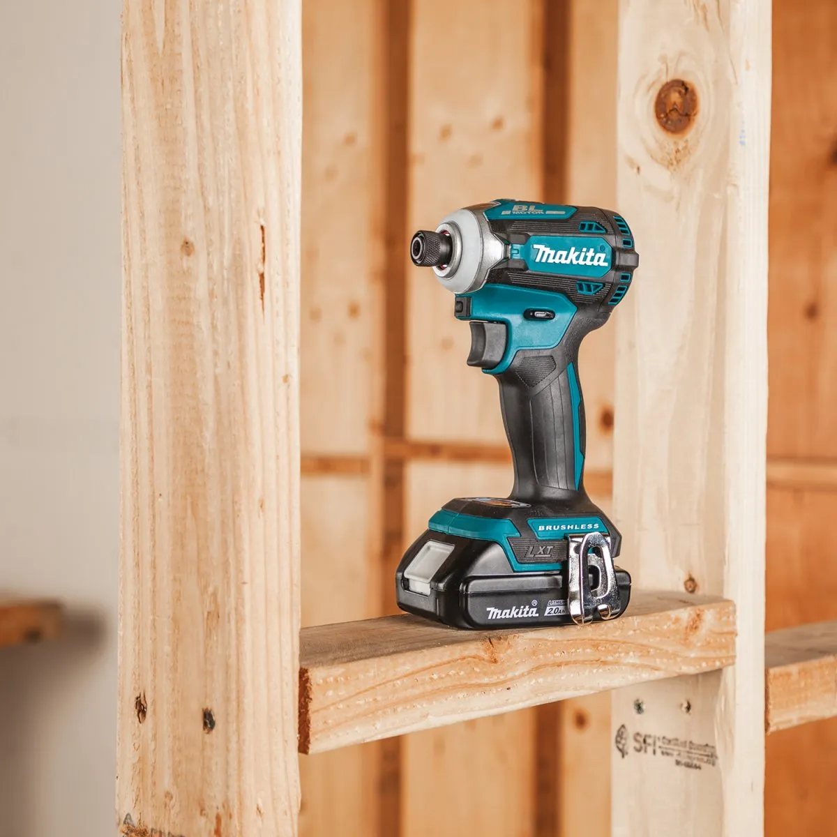 18V LXT® Lithium‑Ion Compact Brushless Cordless Quick‑Shift Mode™ 4‑Speed Impact Driver Kit (2.0Ah)